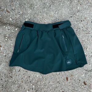 ALO Yoga Women's Elevate Green Skirt/skort
